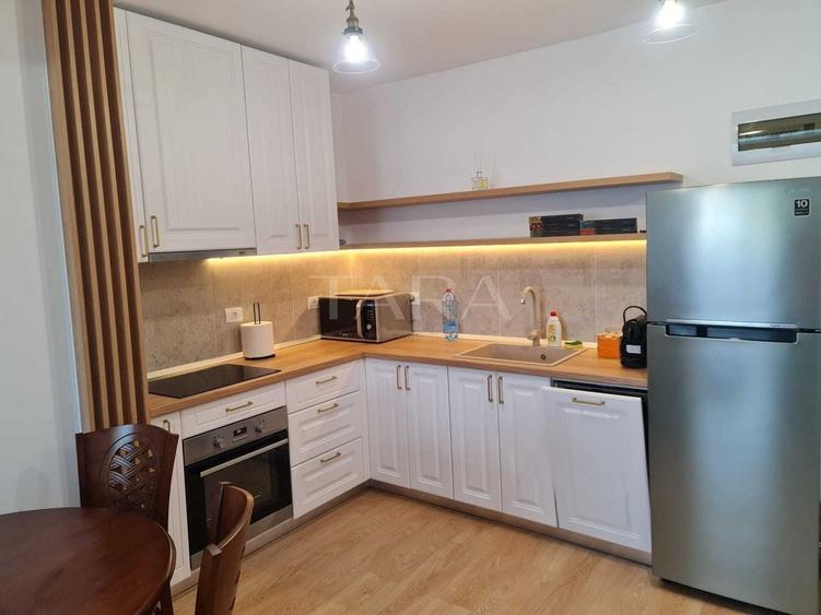 Apartament cu 2 camere semidecomandat, mobilat în Zorilor