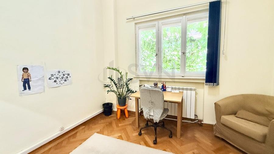 Casă individuală cu 14 camere în Capitale