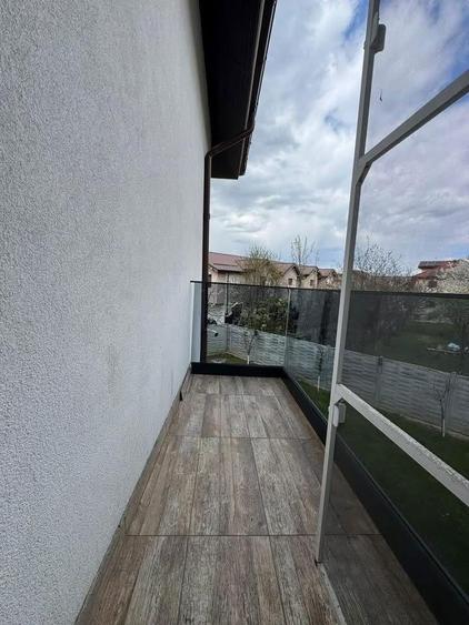 Casă individuală cu 5 camere cu Canalizare în Central