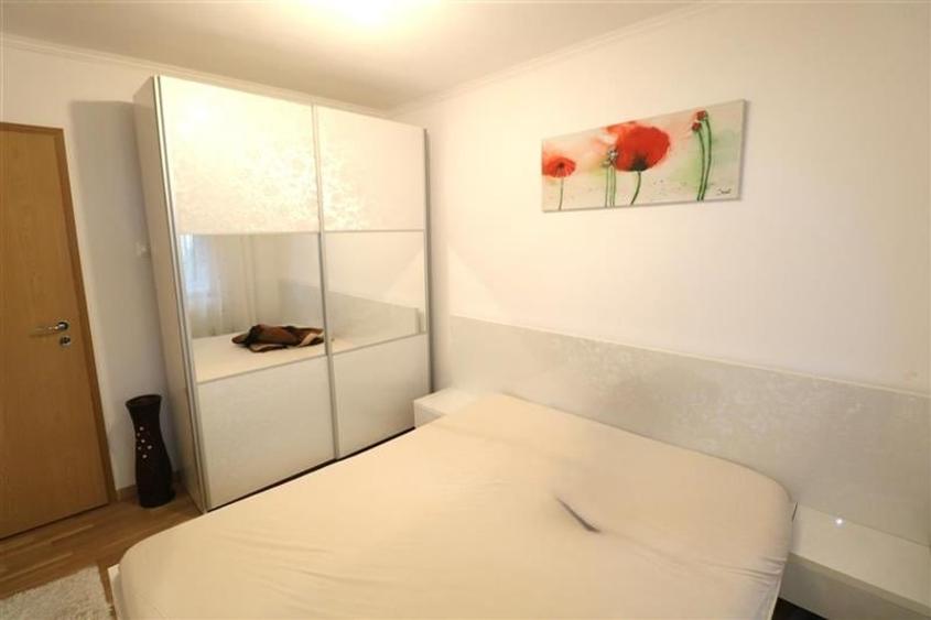 Apartament cu 3 camere decomandat în Lipovei