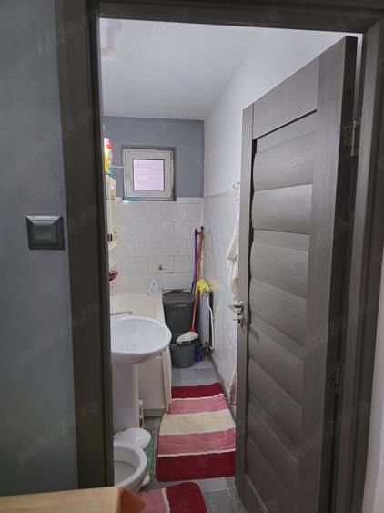 Apartament cu 3 camere semidecomandat în 9 Mai