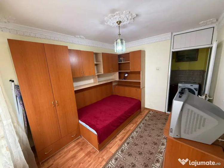 Apartament cu 3 camere decomandat în E3