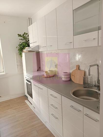 Apartament cu 3 camere decomandat în Panduri