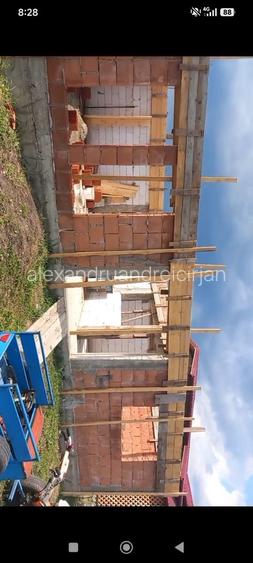 Casă cu 4 camere în Conduratu
