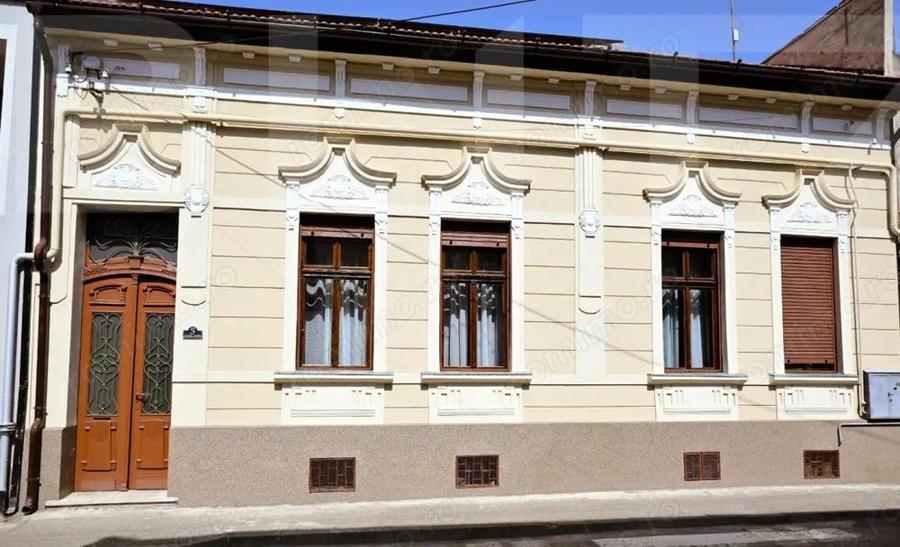 Casă cu Teren 200 Mp în Central