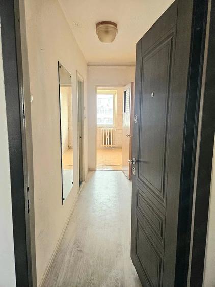 Apartament cu 3 camere decomandat în Tineretului