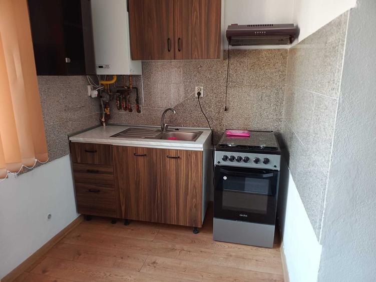 Casă cu 3 camere cu Teren 200 Mp în Central