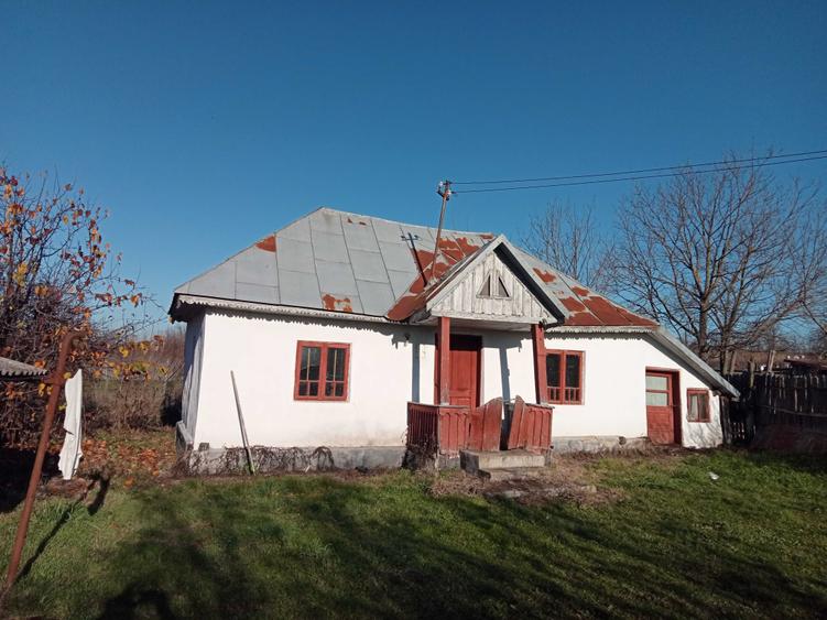 Casă cu 2 camere cu Teren 1000 Mp în Central