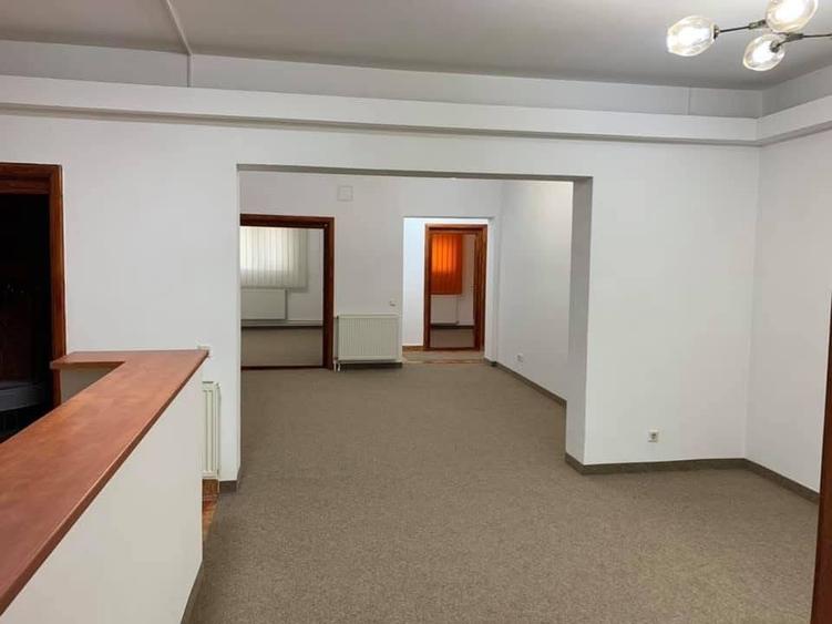 Apartament cu 3 camere semidecomandat, mobilat în Foișorul de Foc