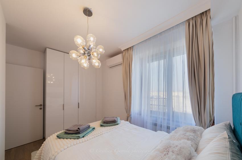 Apartament cu 3 camere semidecomandat, mobilat în Calea Victoriei
