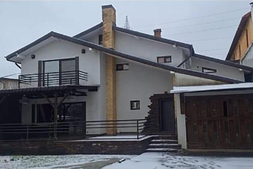 Casă individuală cu 5 camere cu Teren 400 Mp în Central