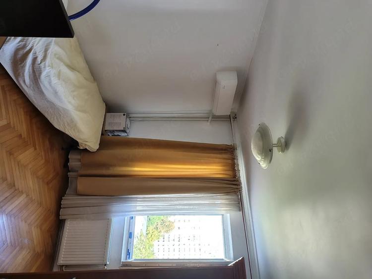 Apartament cu 3 camere semidecomandat în Colentina