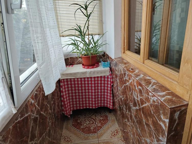 Apartament cu 5 camere decomandat, mobilat în Central