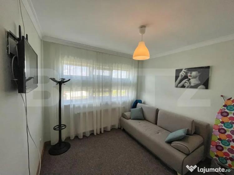 Apartament cu 3 camere semidecomandat în Plaiul Vulcanești