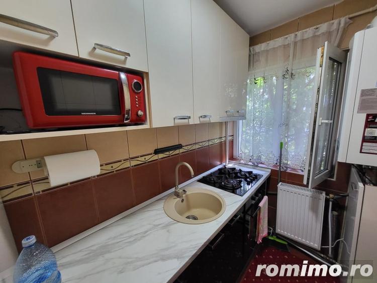Apartament cu 3 camere semidecomandat în Mioriței