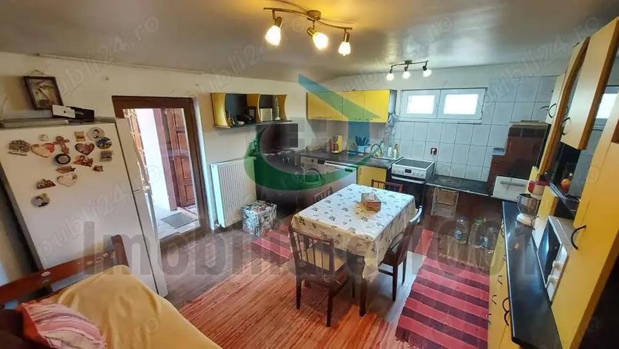 Casă cu 4 camere cu Teren 2431 Mp în Curtuiușu Mare
