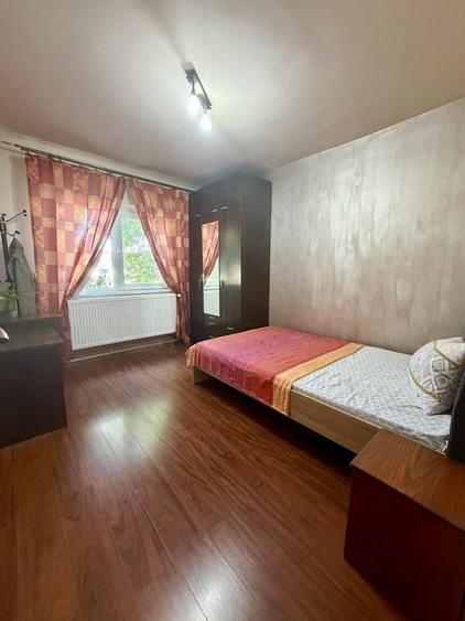 Apartament cu 3 camere decomandat, mobilat în Aradului