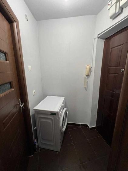 Garsonieră semidecomandată în Craiovița Nouă