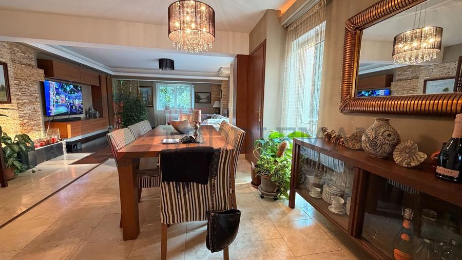 Apartament cu 5 camere decomandat, mobilat în Băneasa