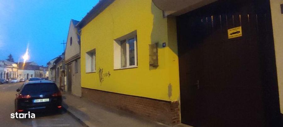 Casă cu 4 camere decomandat cu Teren 101 Mp în Central