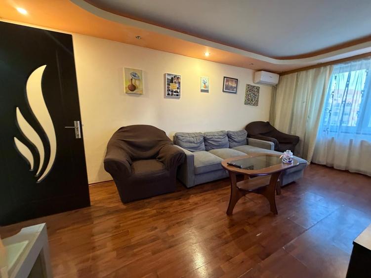 Apartament cu 3 camere semidecomandat în Dristor