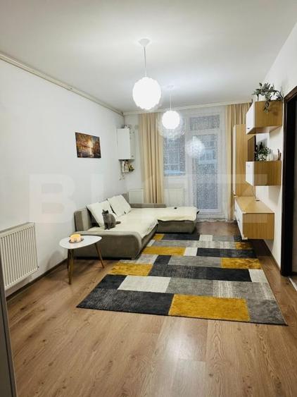 Apartament cu 3 camere semidecomandat, mobilat în Iris