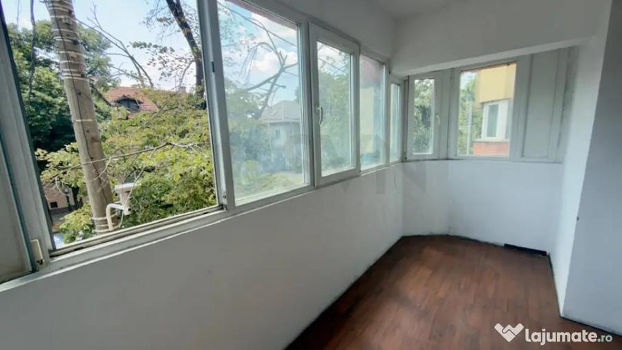 Apartament cu 3 camere decomandat în Lacul Tei