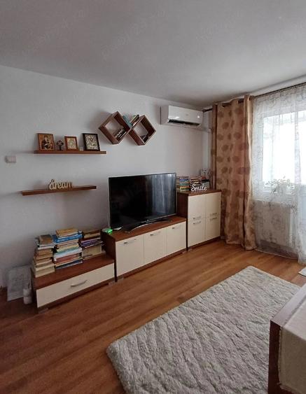 Apartament cu 2 camere semidecomandat în Micro 3