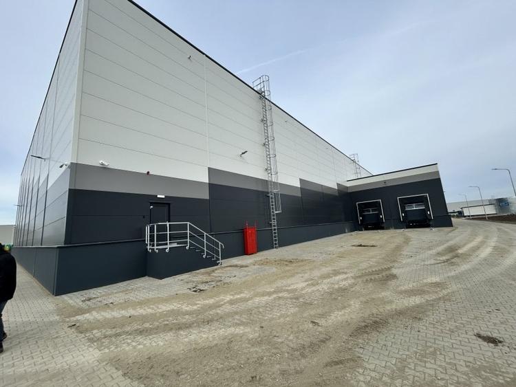 Spațiu industrial, de 4,000 mp, în Palas