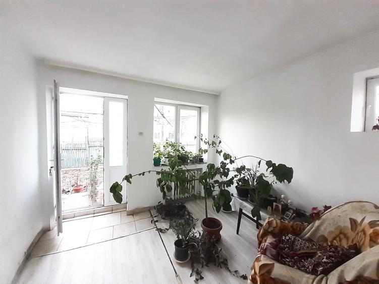 Casă cu 3 camere cu Teren 400 Mp în Podul de Piatră