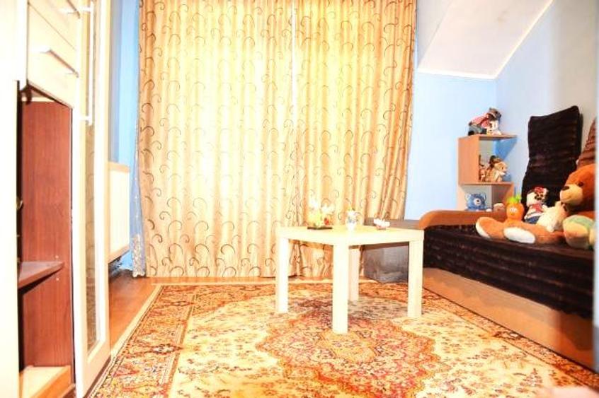 Casă cu 5 camere cu Teren 850 Mp în Exterior Est