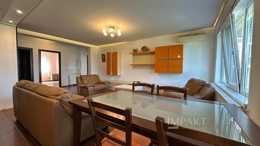 Apartament cu 4 camere semidecomandat, mobilat în Bună Ziua