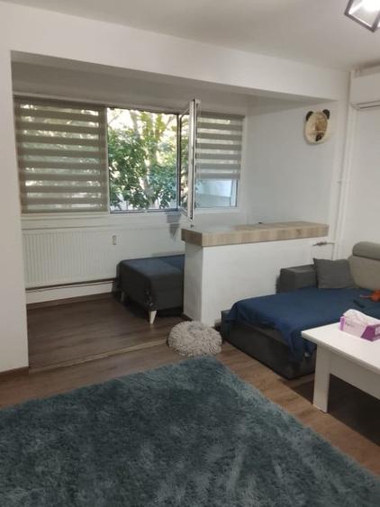 Apartament cu 3 camere semidecomandat în Pajura