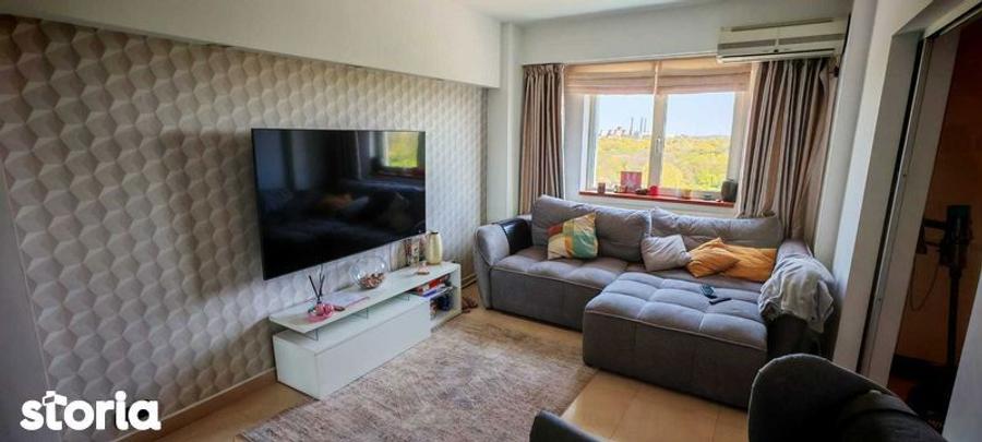 Apartament cu 4 camere decomandat în Văcăresti
