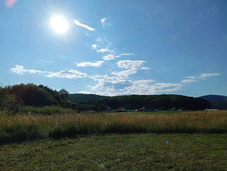 Teren de 1000 mp, în Vulcan