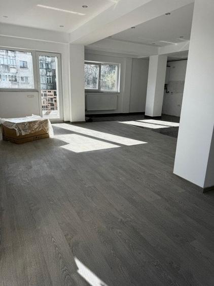 Apartament cu 3 camere decomandat, mobilat în Democrației