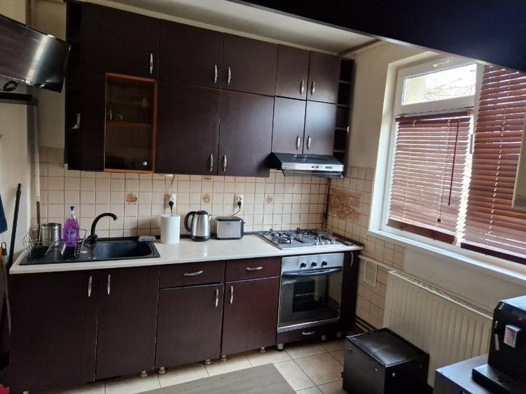 Apartament cu 3 camere semidecomandat, mobilat în Bucureștii Noi