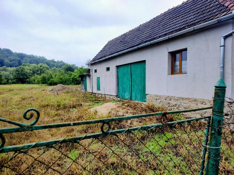 Casă cu Teren 2135 Mp în Ilteu