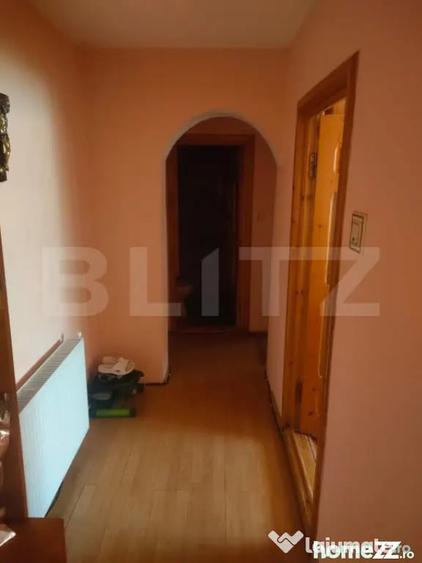 Apartament cu 3 camere decomandat în Siret