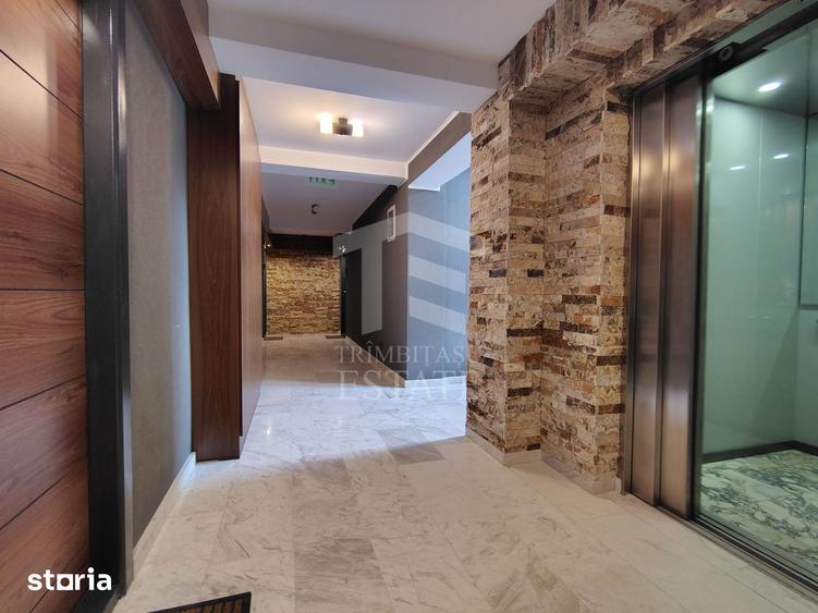 Apartament cu 3 camere decomandat în Piața