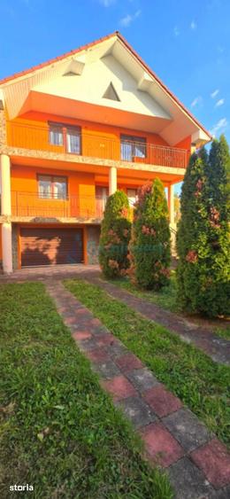Casă cu 5 camere cu Teren 2690 Mp în Central