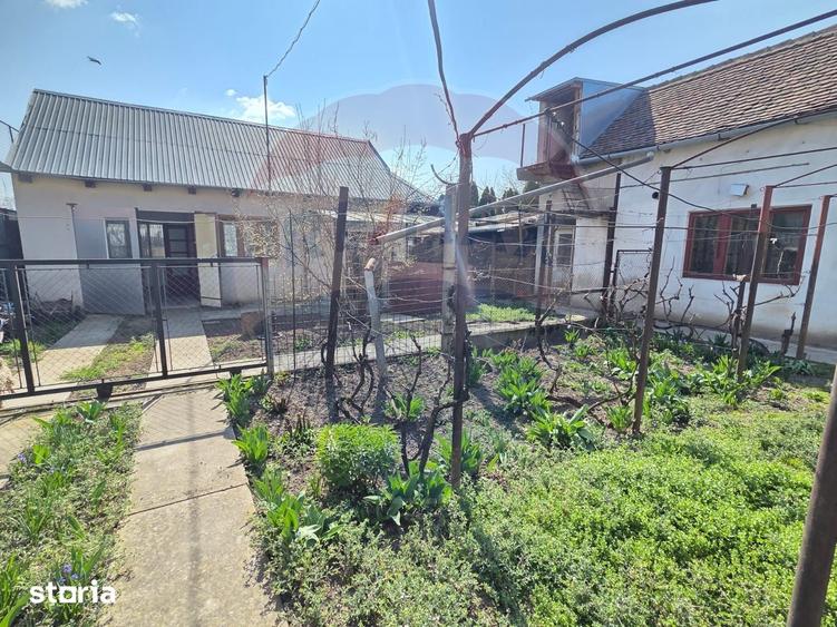 Casă cu 5 camere cu Teren 1010 Mp în Ultracentral