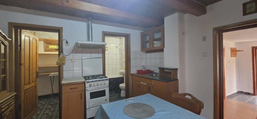 Casă individuală cu 5 camere cu Canalizare în Nord-Est