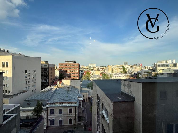 Apartament cu 5 camere semidecomandat, mobilat în P-ța Universității
