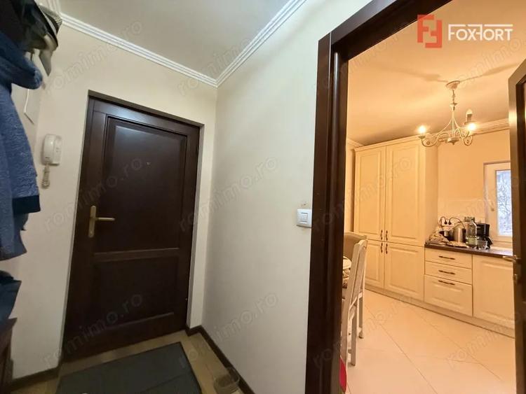 Apartament cu 4 camere semidecomandat, mobilat în Bucovina