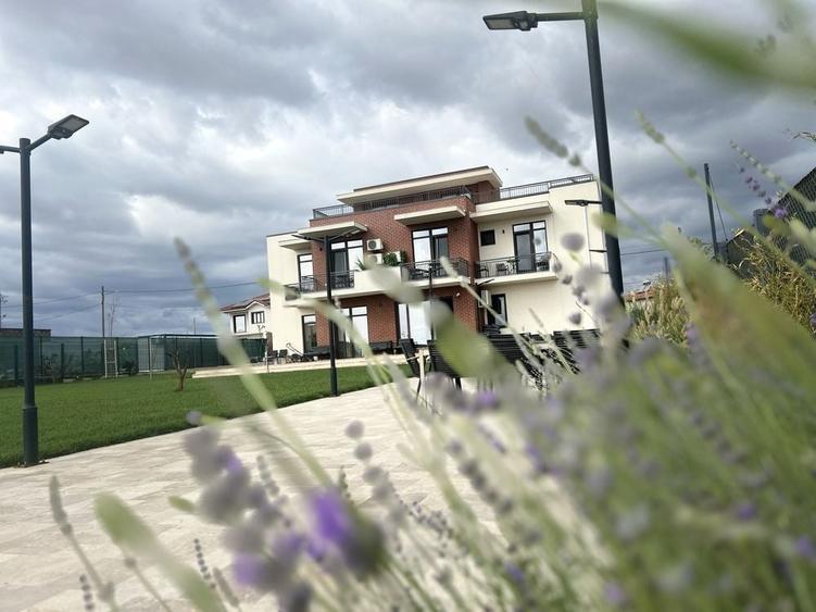 Casă cu 4 camere cu Teren 1500 Mp în Central
