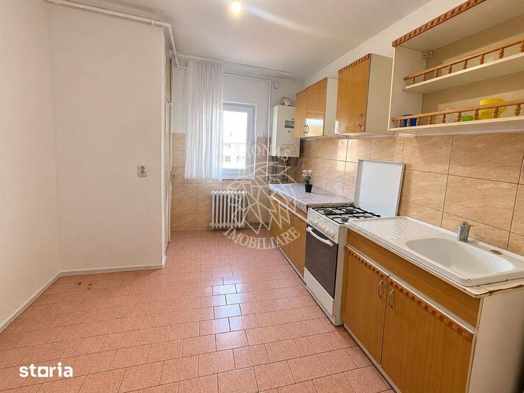Apartament cu 3 camere decomandat în Central