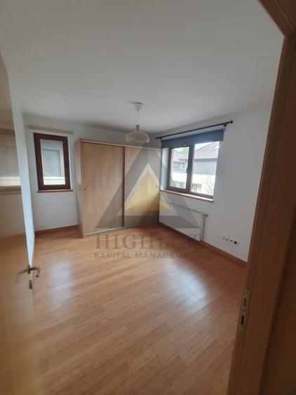 Duplex cu 6 camere cu Piscina în Iancu Nicolae