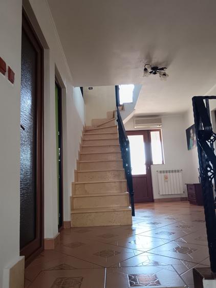 Casă cu 4 camere în Șerbeștii Vechi