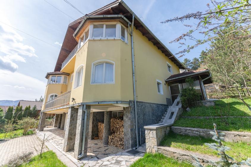 Duplex cu 6 camere cu Canalizare în Brebina
